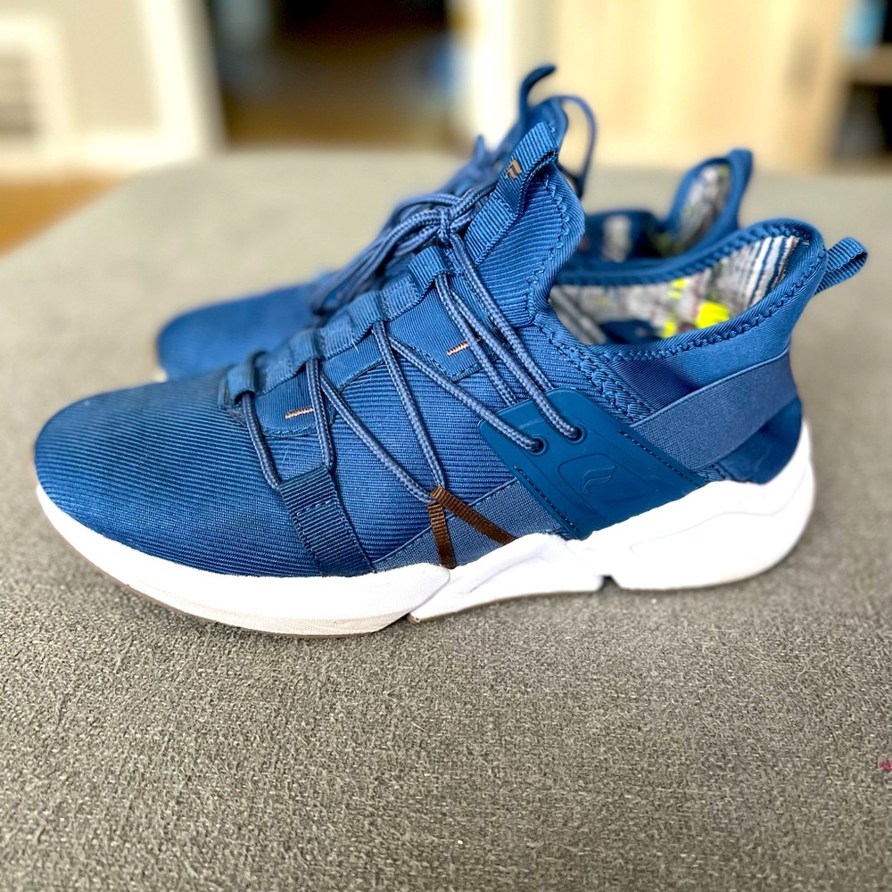 Fabletics sneakers